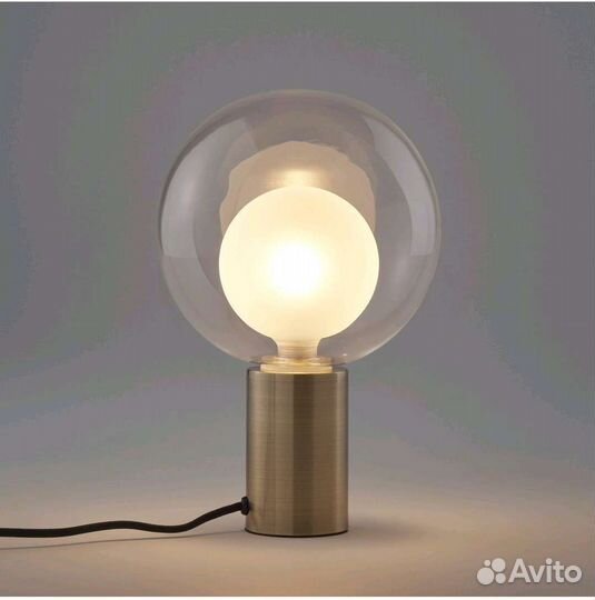 Парные настольные светильники из латуни и стекла