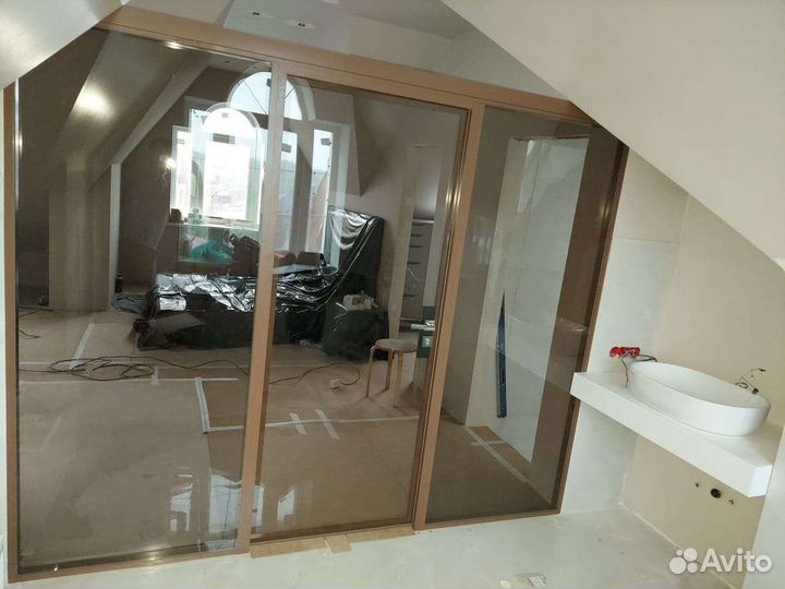 Перегородки из стекла для зонирования под заказ