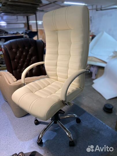 Офисное кресло