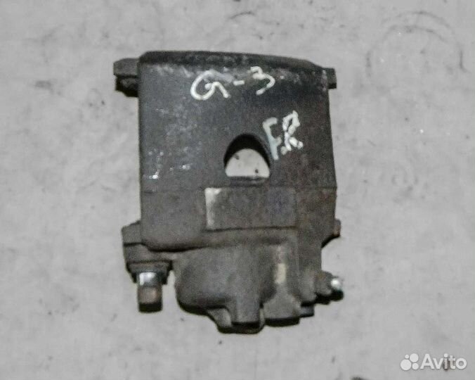 Суппорт тормозной передний правый VW Golf 3 1.8 мо