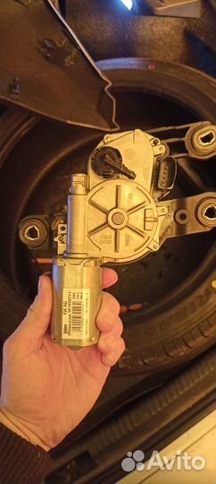 Задний моторчик дворника под омывайку valeo 5e5955