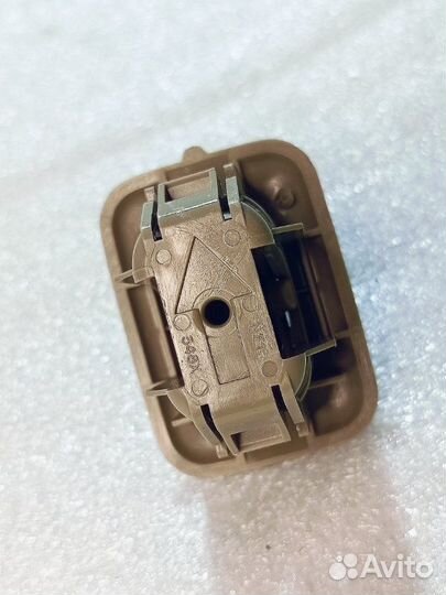 Фиксатор пола багажника Toyota Vista Ardeo ZZV50