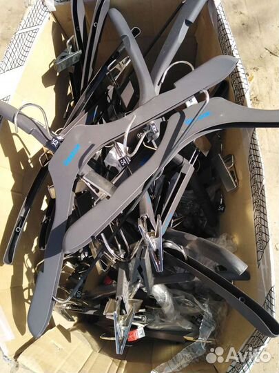 Вешалка для одежды вышлю в регионы