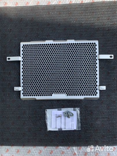 Накладка радиатора Triumph Tiger 800