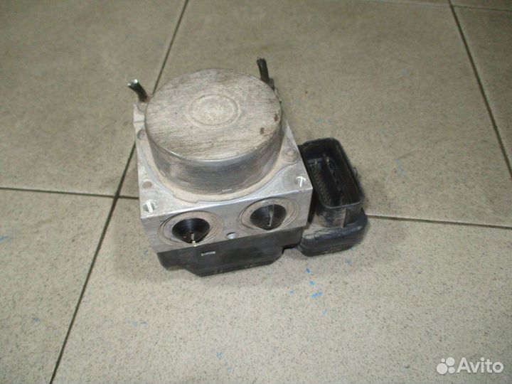 Блок ABS (насос) Toyota Corolla (E150)