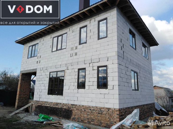 Пластиковая балконная дверь с окном