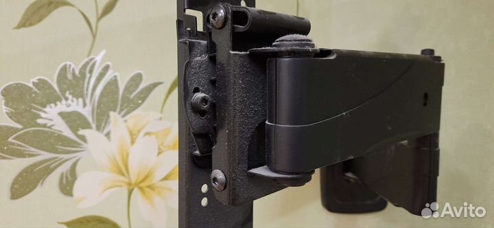 Кронштейн для телевизора поворотный