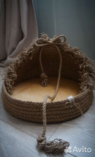 Лежанки и домики для кошек и маленьких собак