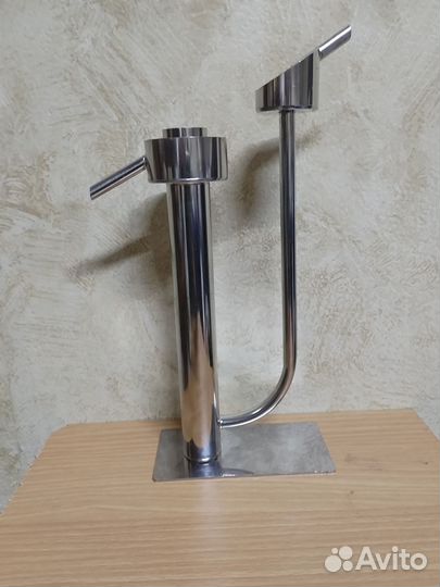 Попугай настольный новый