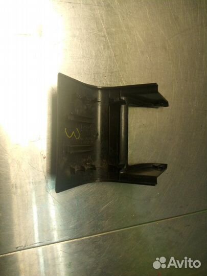 Заглушка сиденья задняя Mitsubishi Outlander Xl