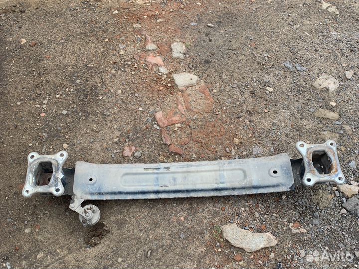 Усилитель переднего бампера LADA vesta