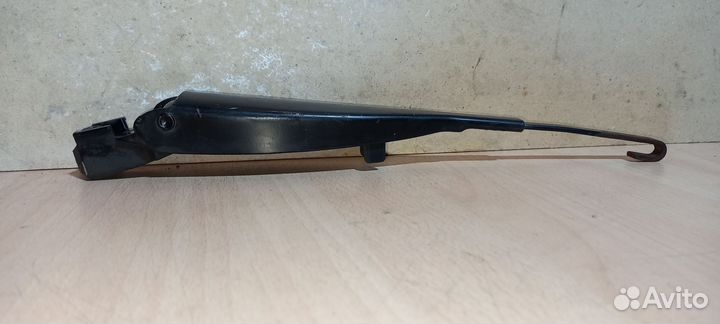 Поводок дворника Mercedes E W124