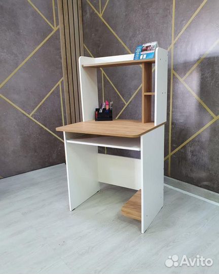 Стол компьютерный