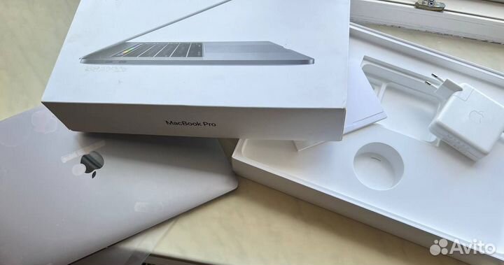 Macbook pro 15 2017 i7 16gb