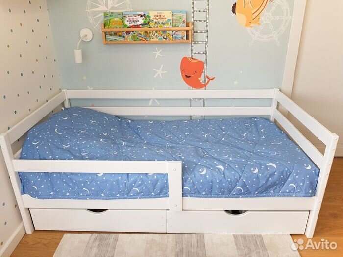 Кроватка из массива с бортиком для малыша софа эко