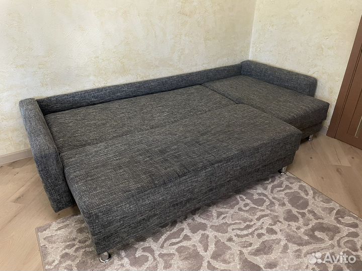 Угловой диван с аттоманкой