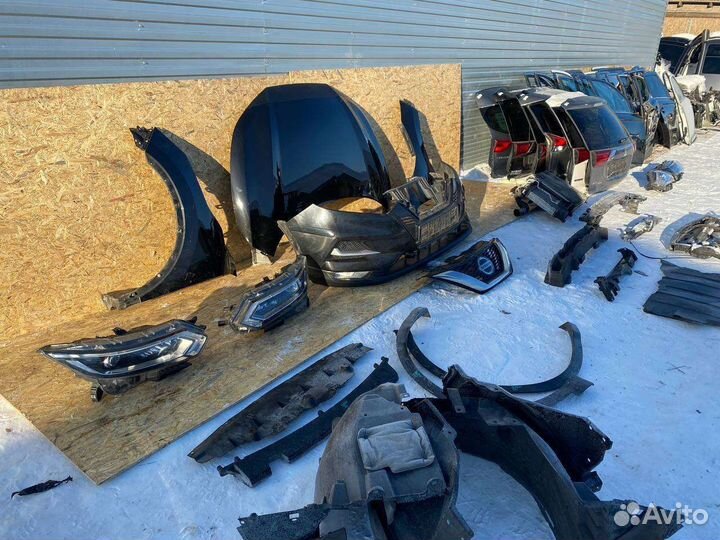 Передняя часть автомобиля Nissan Qashqai j11