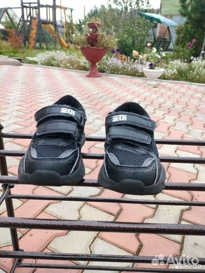 Продам кроссовки