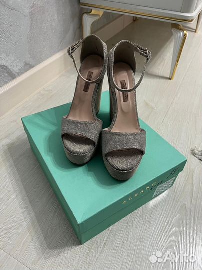 Босоножки женские