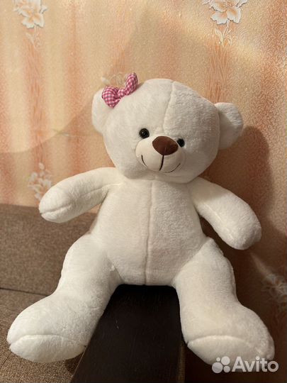 Плюшевый медведь белый