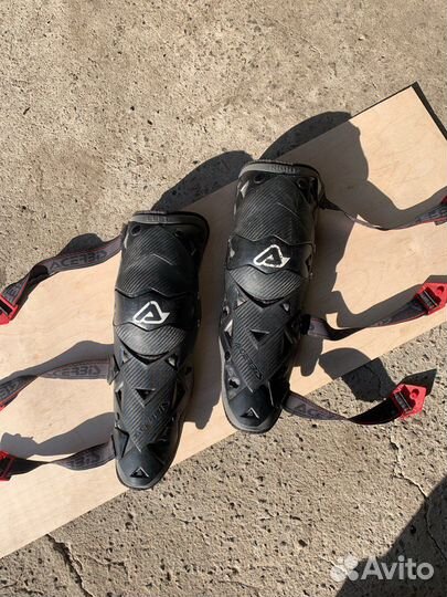 Наколенники защитные