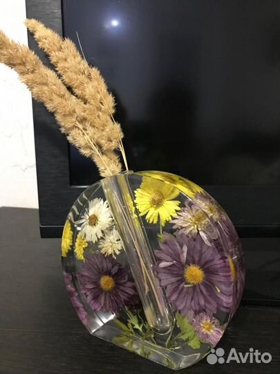 Ваза из эпоксидной смолы и сухоцветов