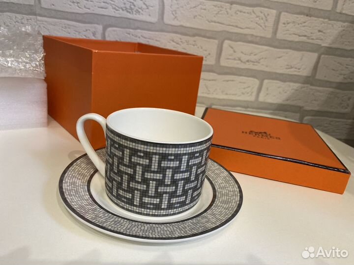 Керамическая чашка с блюдцем из костяного фарфора
