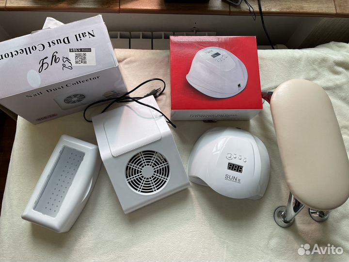 Лампа + пылесос + подставка для маникюра