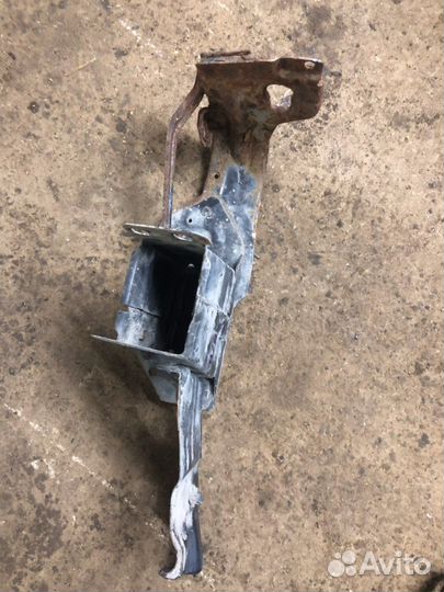 Кронштейн усилителя бампера мерседес 203