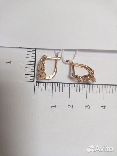 Золотые серьги с фианитом