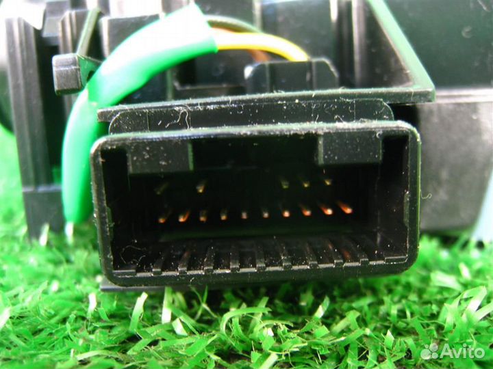 Подрулевой переключатель поворотов Toyota Yaris P