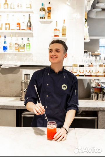 Бариста в кофейню 