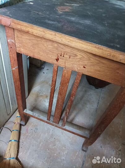 Антикварный и старинный стол