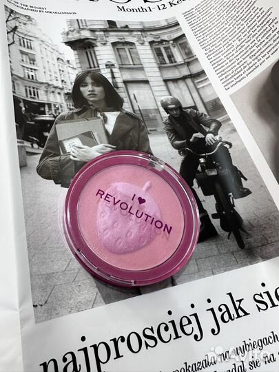 Revolution румяна