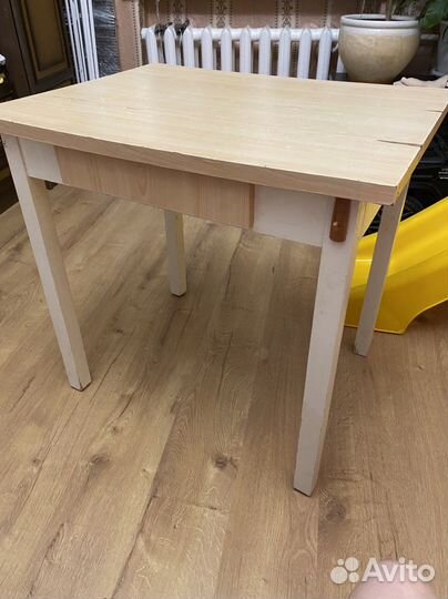 Кухонный стол