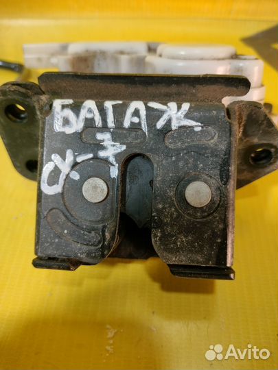 Замок крышки багажника Mazda CX-7