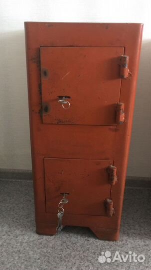 Сейф металлический