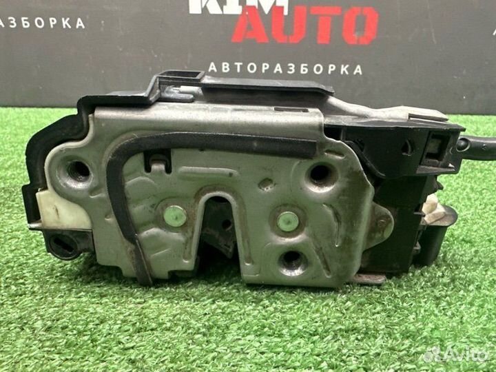 Замок двери передний правый Volkswagen Polo 1.6