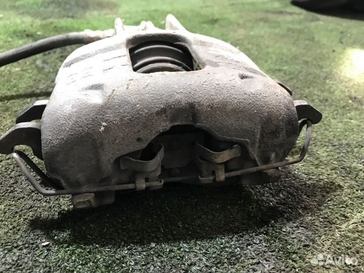 Суппорт передний правый Ford Focus MK1 eydk 1.8