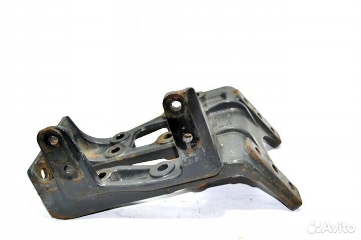 Кронштейн рессоры, переднего моста, задний левый m