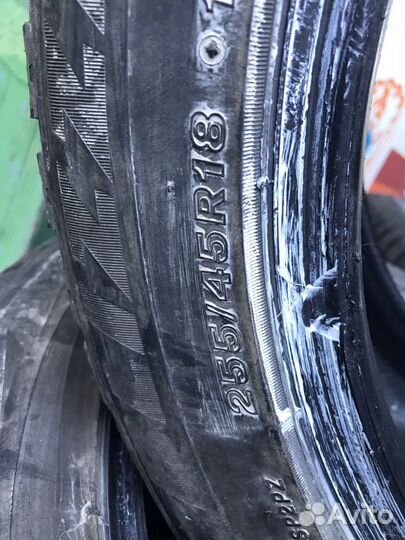Bridgestone Blizzak Spike-02 255/45 R18