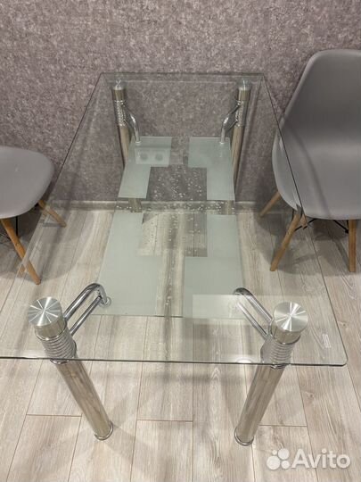 Кухонный стол стеклянный