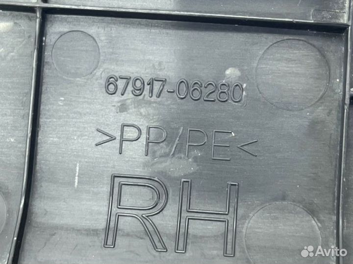 Накладка порога внутренняя задняя правая Toyota