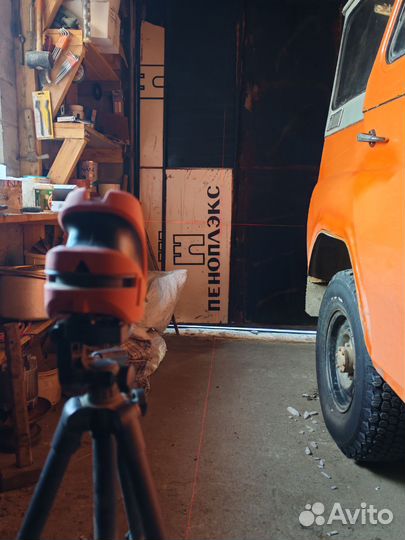 Лазерный уровень нивелир со штативом