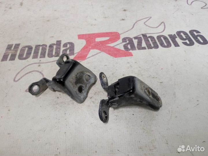 Петля двери передняя левая Honda Fit GE7 L13A 2008