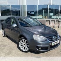 Volkswagen Jetta 1.6 MT, 2010, 283 000 км, с пробегом, цена 620 000 руб.