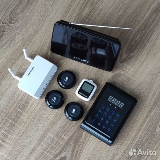 Кнопка вызова официанта, часы, табло, пуль, репите