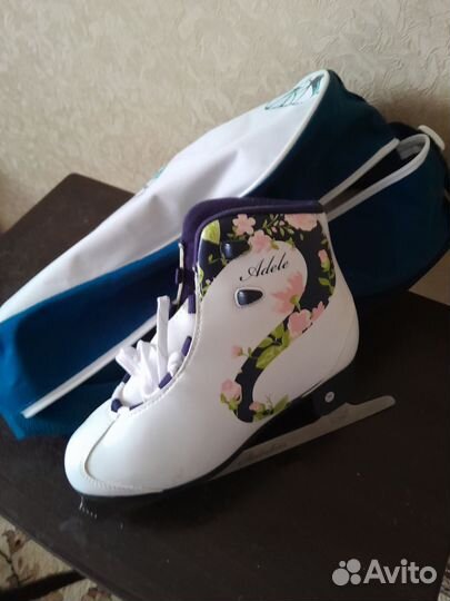 Коньки фигурные с сумкой