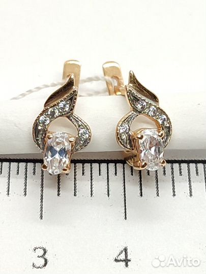 Серьги с синтетическим камнем Золото