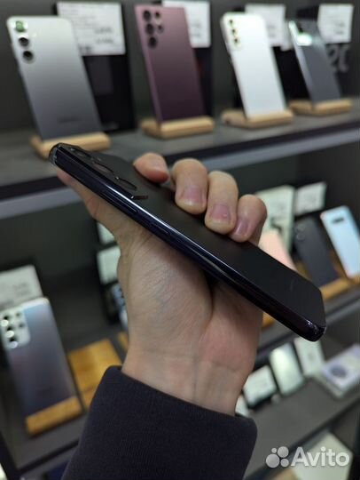 Samsung Galaxy S22, 8/256 ГБ